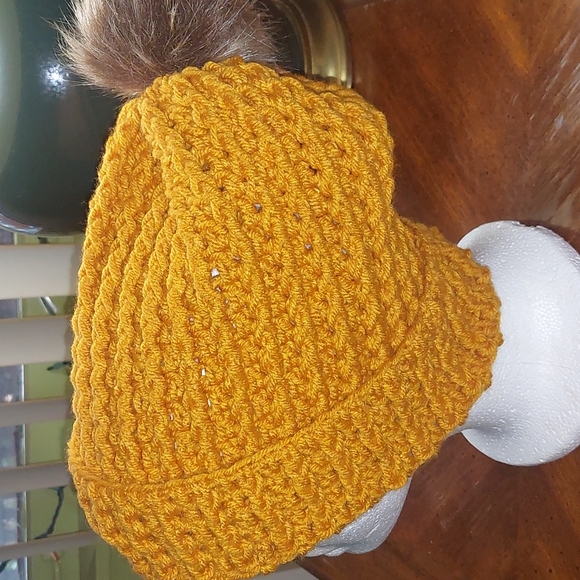 Handmade crochet hat - Picture 4 of 6